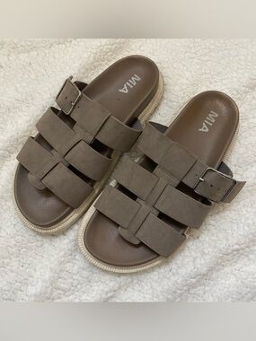 MIA Women's Geni sandal Sz 7.5